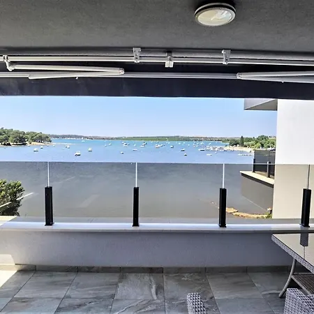Jasmin With Sea View Apartment