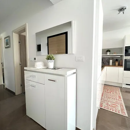 Apartment Jasmin With Sea View
